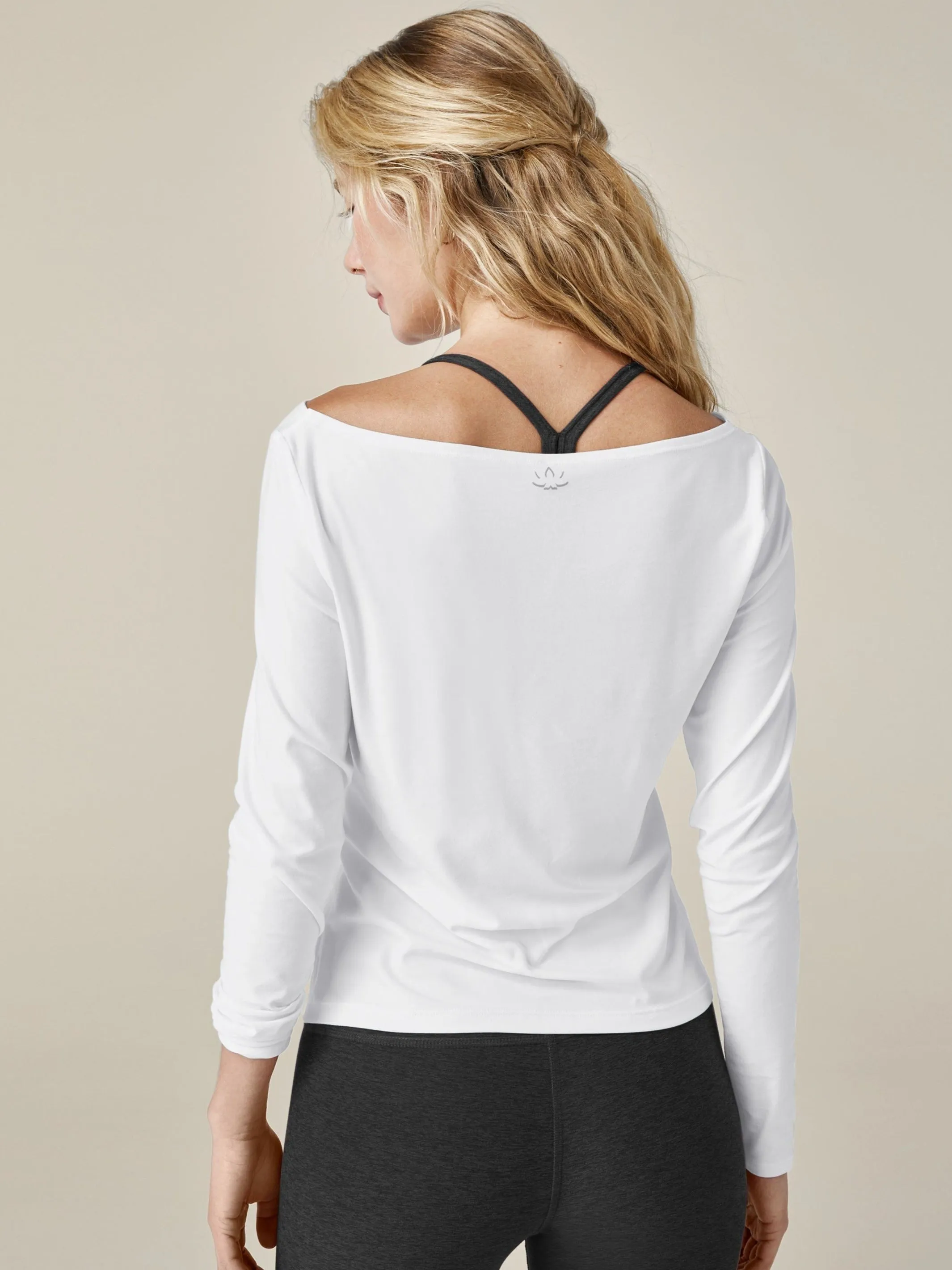 Beyond Yoga Featherweight Shoulder It Pullover