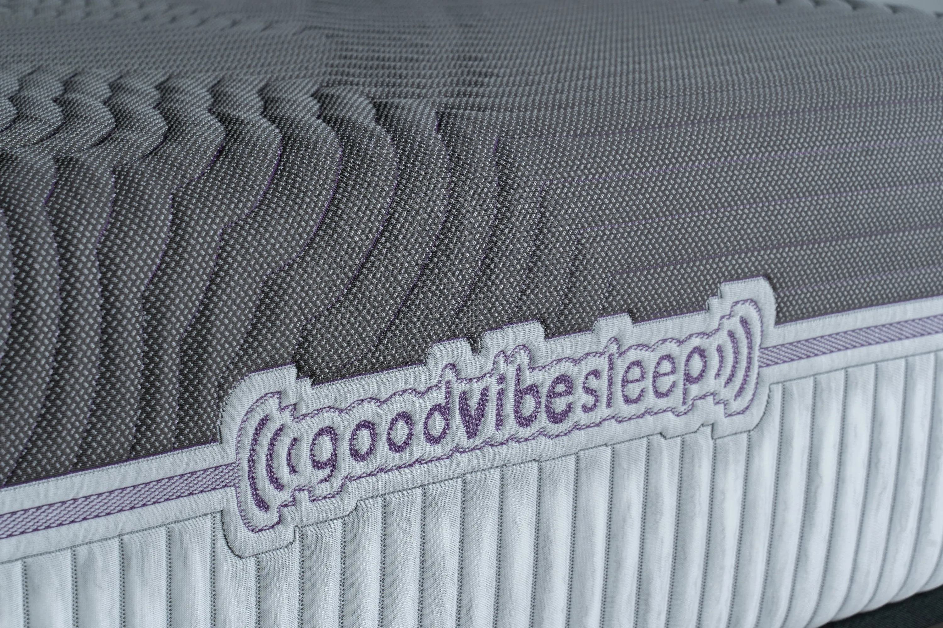 GoodVibeSleep Ease Mattress and Adjustable Base Comfort Ensemble, Queen Size