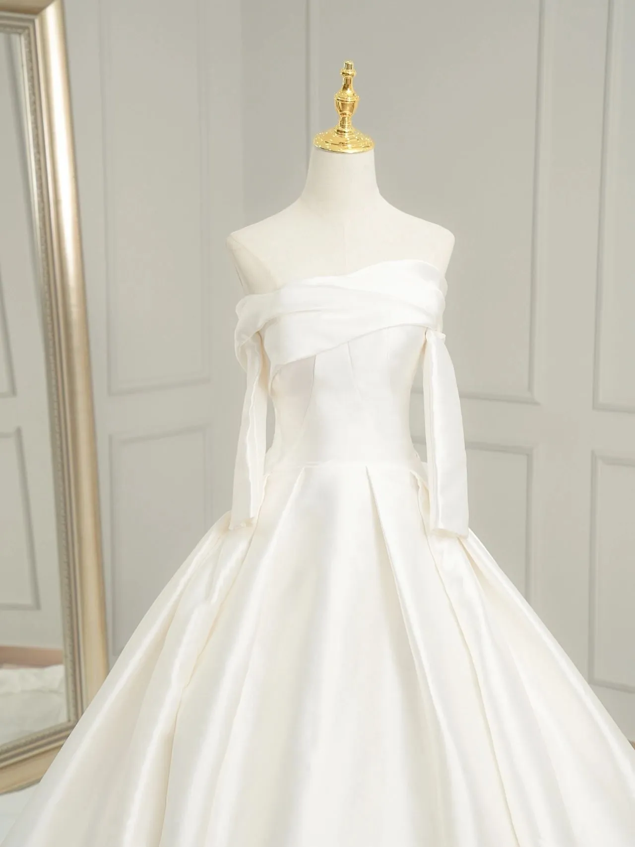 Simple  Ball Gown Silk Wedding Dress with Sleeves