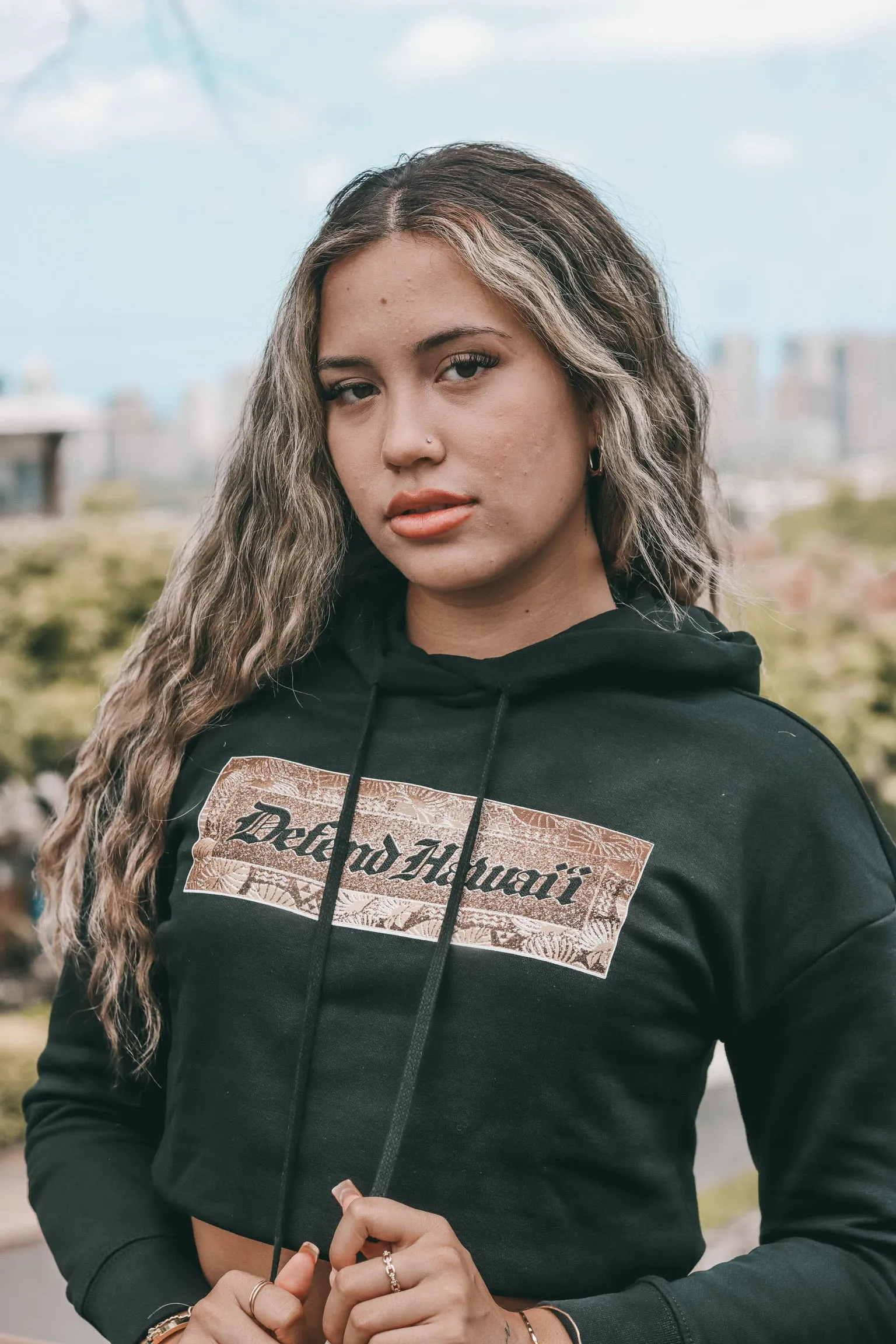 WAHINE GOLD Crop Hoodie